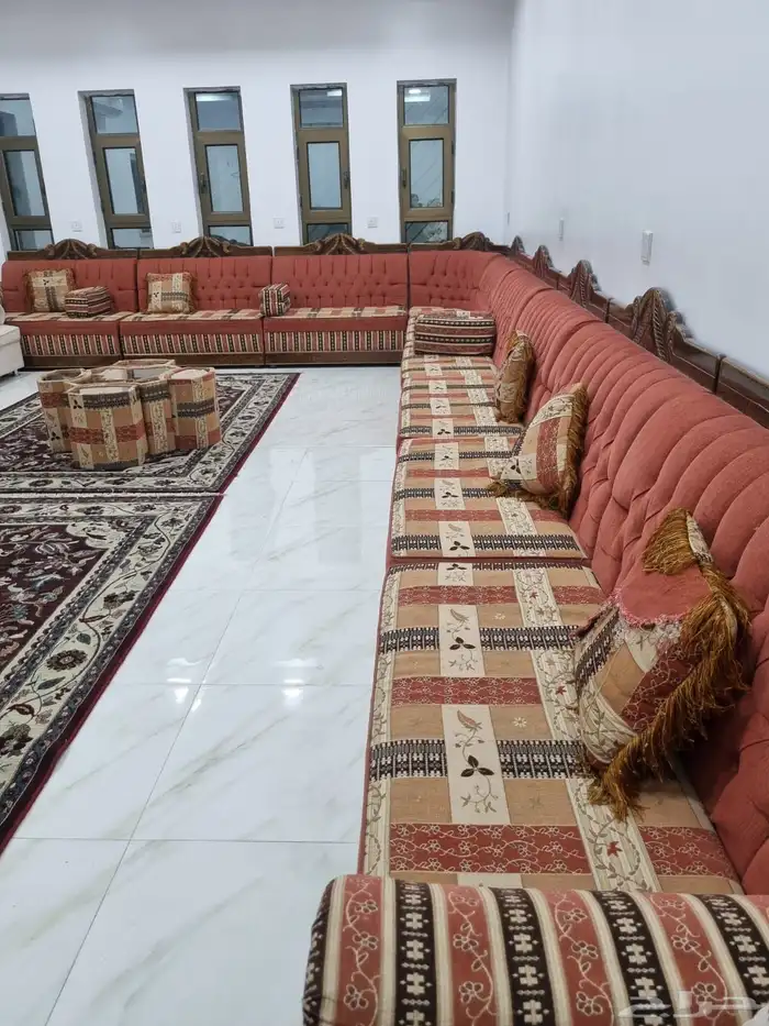 كنب مع طاولة للبيع 1