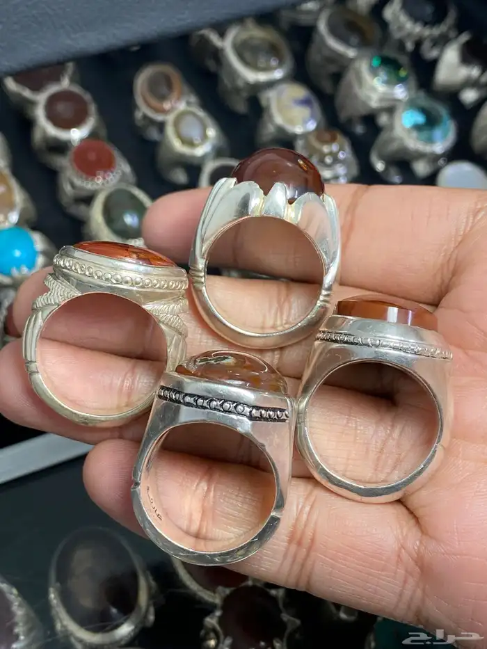 خاتم عقيق يماني مزعفر خام نخب ( 4 خواتم ) 10