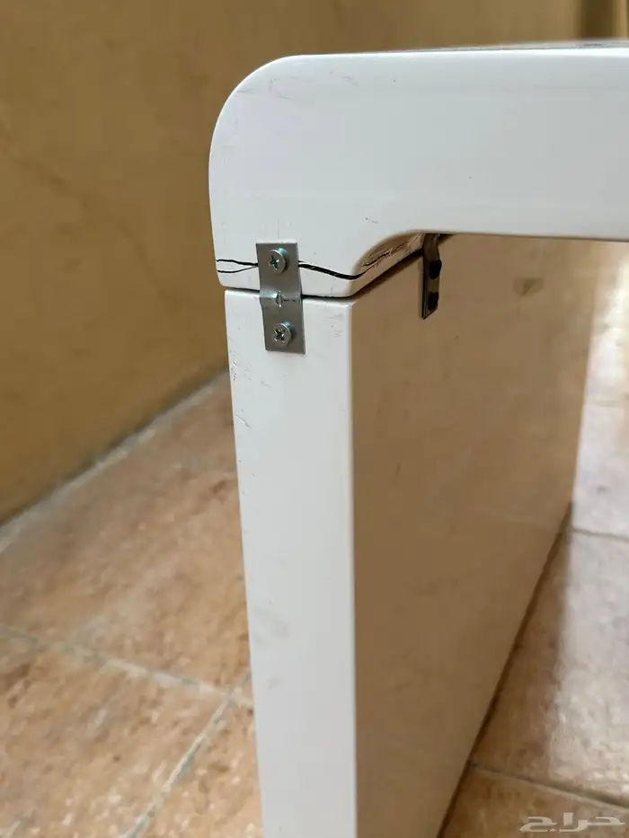 طاوله مستخدمه ونظيفه 4