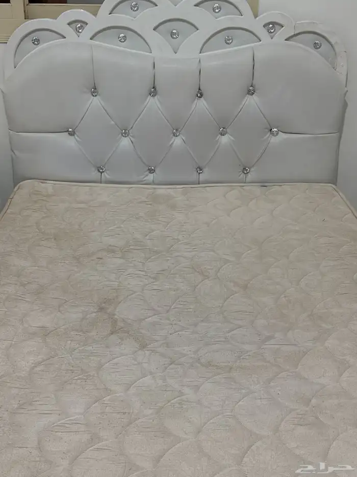 اثاث غرفه مستعمل ابيض نظيف و 6 قطع 2
