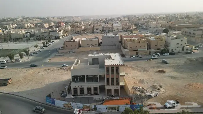 مبنى مكتبي للايجار بالكامل بحي عرقة 1