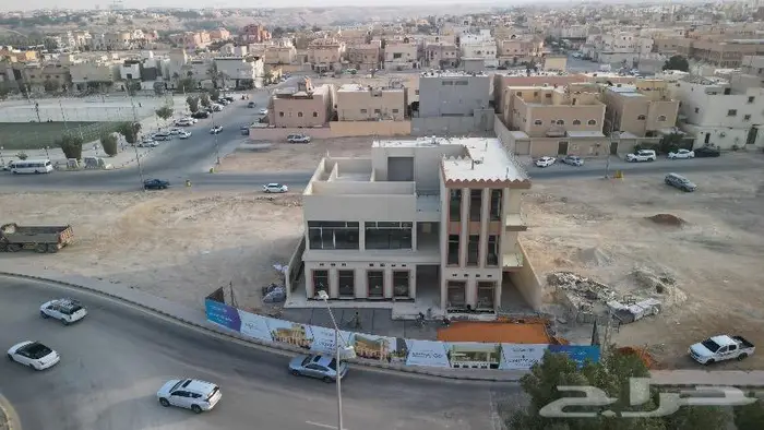 مبنى مكتبي للايجار بالكامل بحي عرقة 0