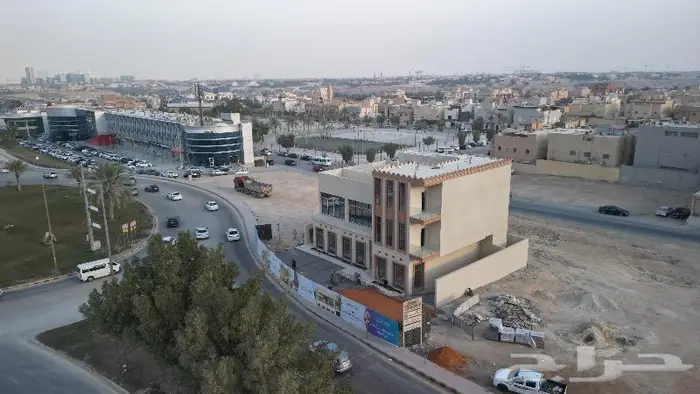 مبنى مكتبي للايجار بالكامل بحي عرقة 3