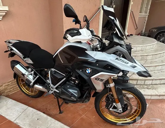 للبيع BMW R1250GS موديل 2022 3