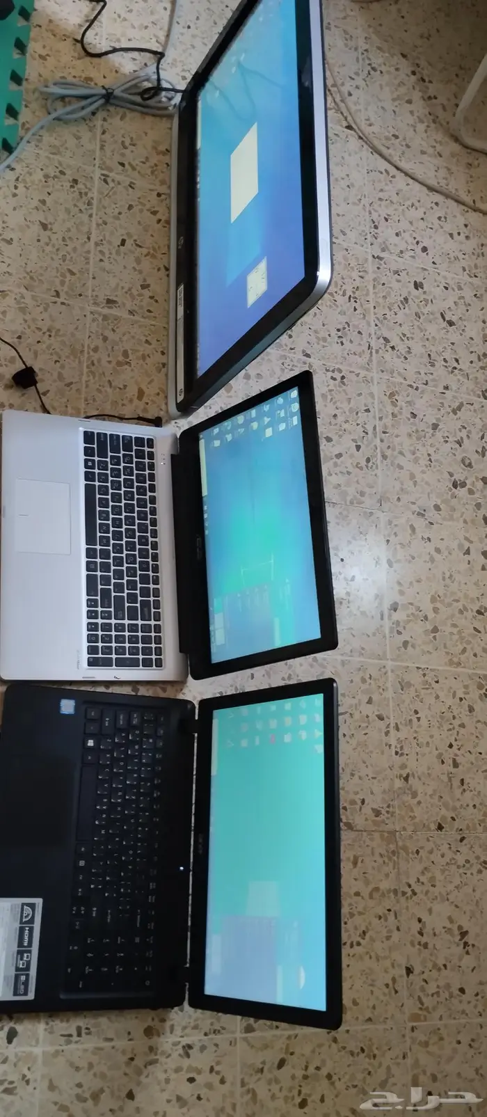 3 لابتوب مع بعض 0