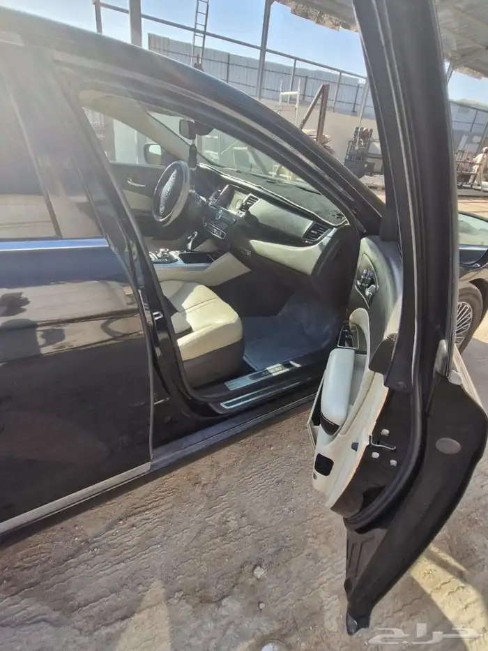 KIA QUORIS MODEL 2013 Black 21