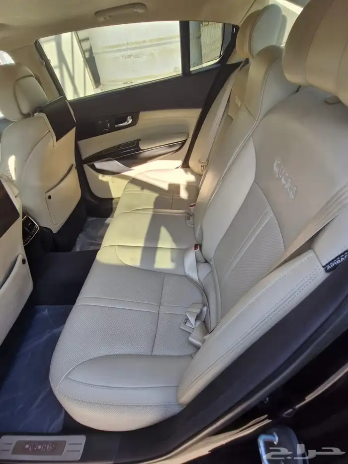 KIA QUORIS MODEL 2013 Black 29