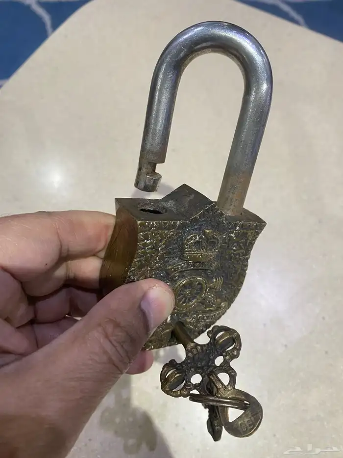 قفل صليبي اثري للذي يعرف التراث 0
