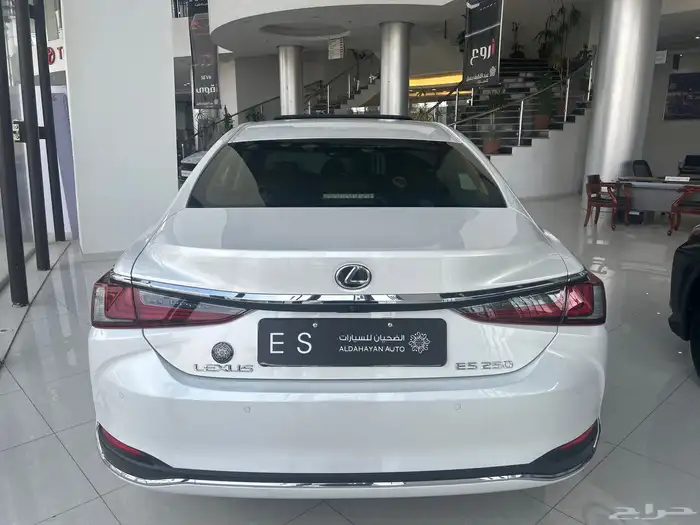 لكزس ES250 فئة AA بنزين 2025 3