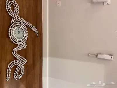 ساعة حائط من الكريستال 2