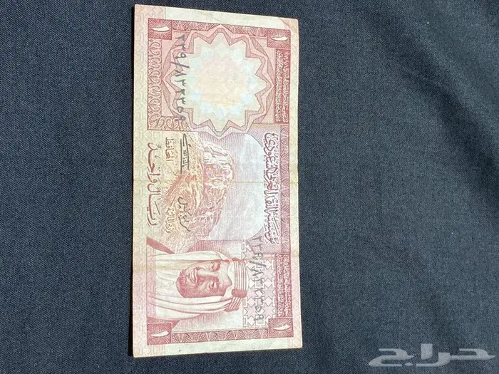 عملات منها القديم ومنها الجديد 11