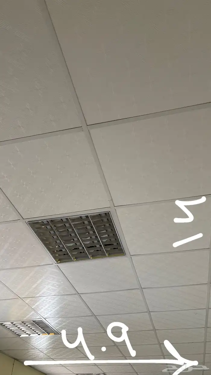 باب المنيوم وباب خشب وشباك وسقف جبس بورد بلمباتها ومغسلتين 1