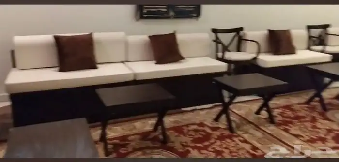 جلسات وكرويتات وكراسي وطاولات خشب للايجار 5
