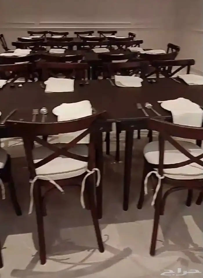 جلسات وكرويتات وكراسي وطاولات خشب للايجار 1