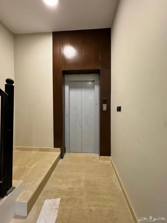 للبيع دور أول ب مصعد 13