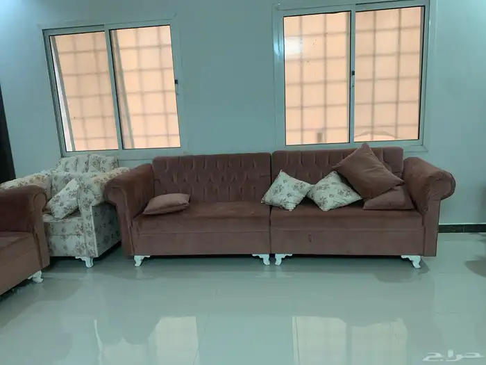 كنب يتسع 10 اشخاص يوجد كسر خفيف مستعمل وكذاك يوجد معا زوليه 1
