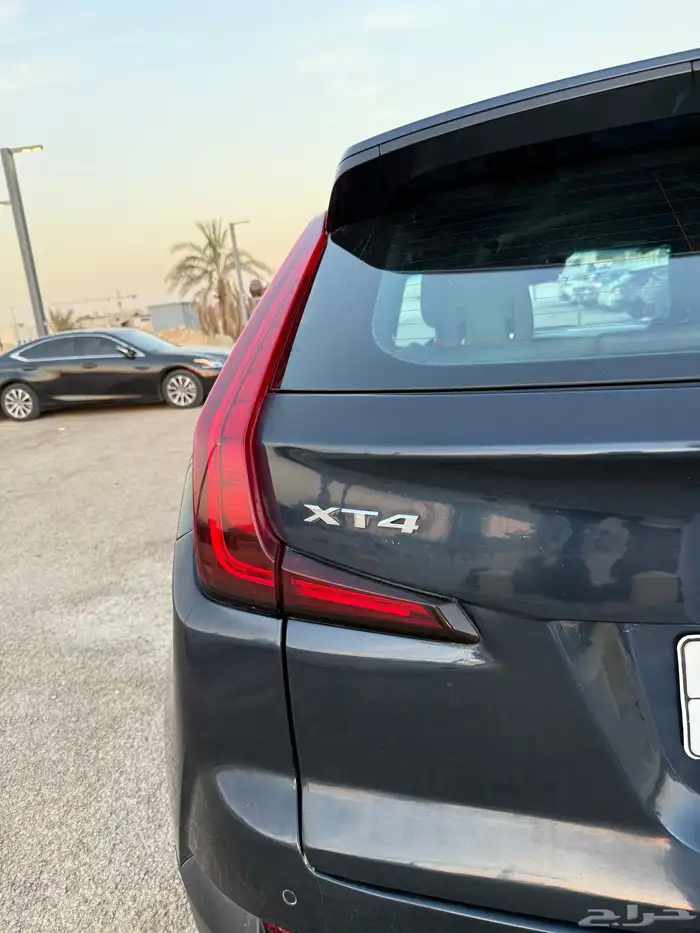 كاديلاك XT4 2020 8