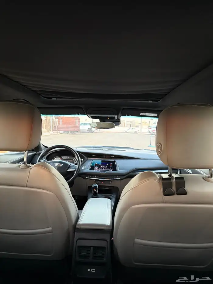 كاديلاك XT4 2020 11