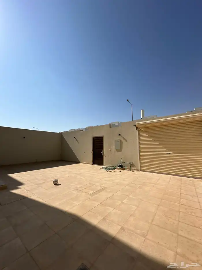 فيلا 300 درج داخلي حي بوابه الشرق للإيجار 25