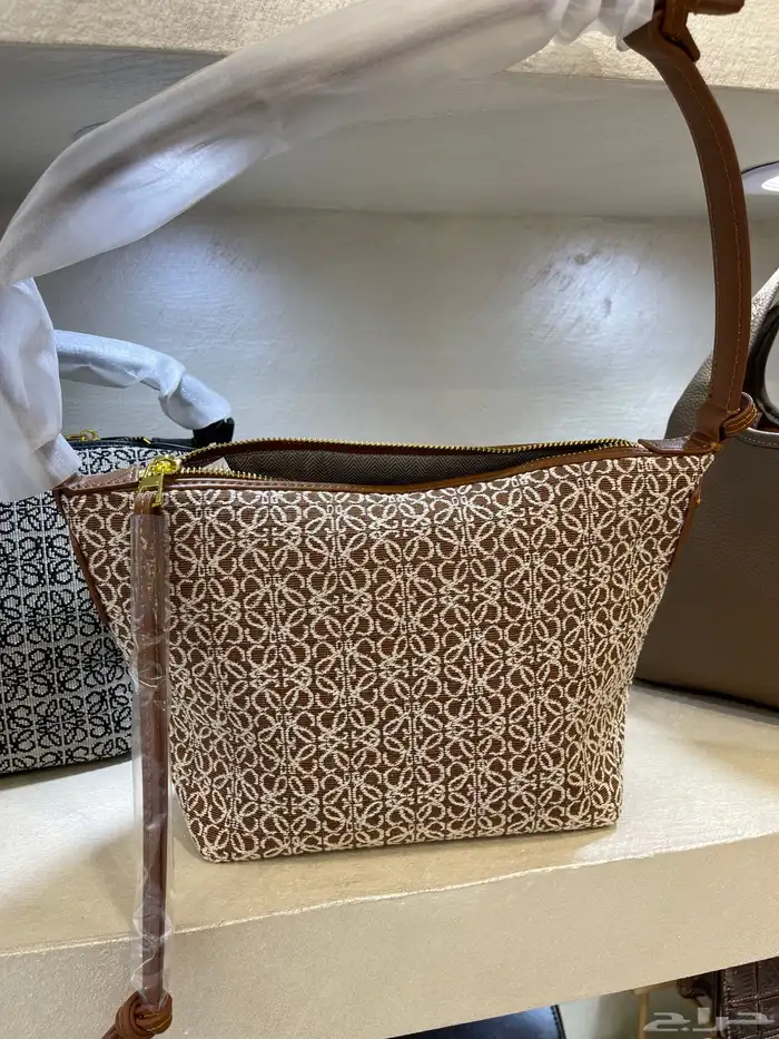 شنط ماركات وجوده ممتازه توب كولتي 36