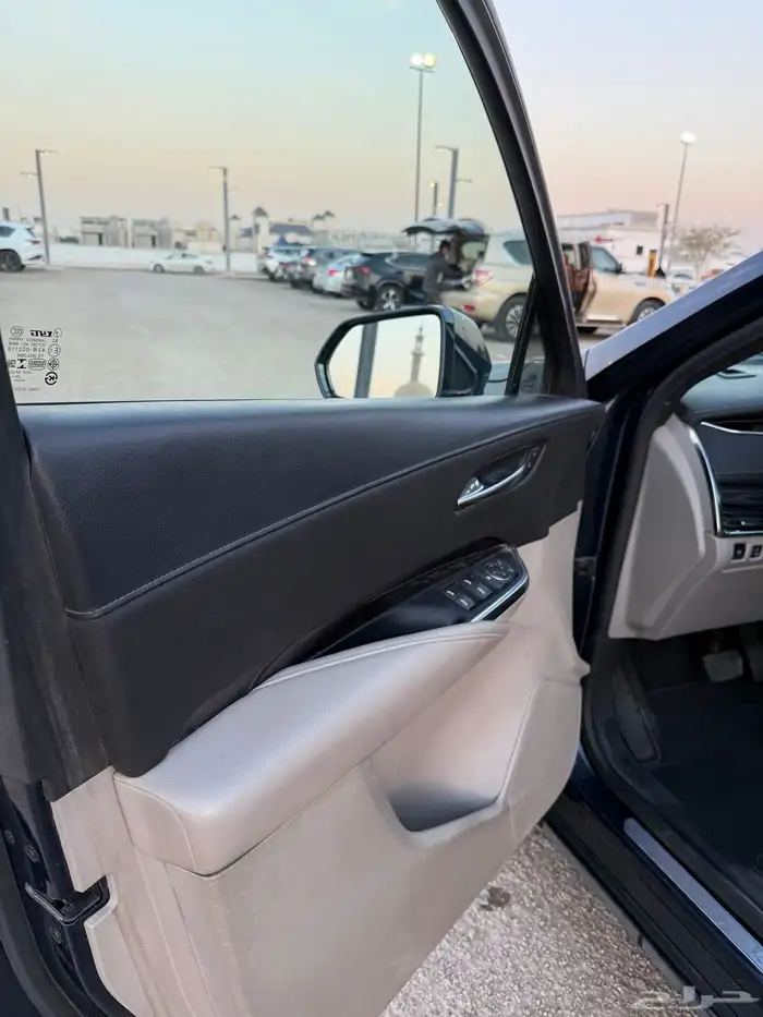 كاديلاك XT4 2020 12