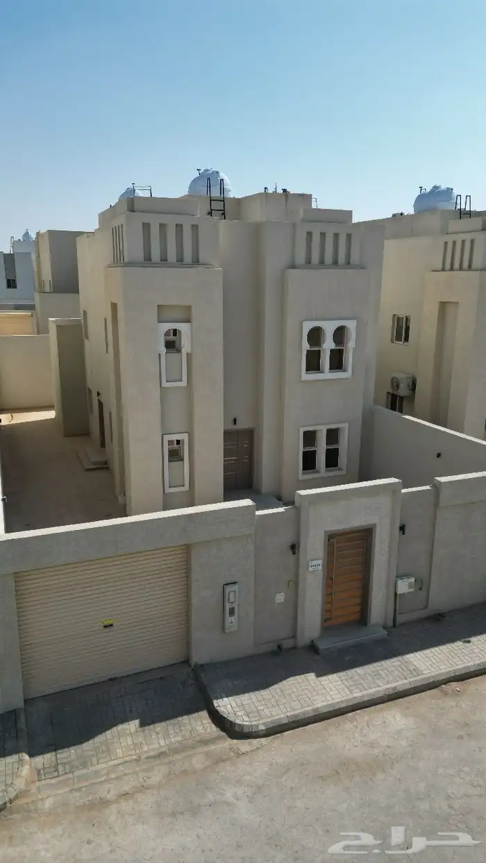 فيلا 300 درج داخلي حي بوابه الشرق للإيجار 0