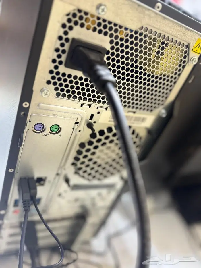 كمبيوتر مكتبى معالج XEON رام 32 LENOVO THINKVISION 3