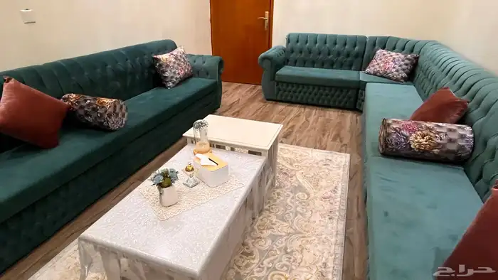 مجلس كامل طوله 5 50 وعرضه 3 30 كنب وطاولات وستاره وزوليه 2