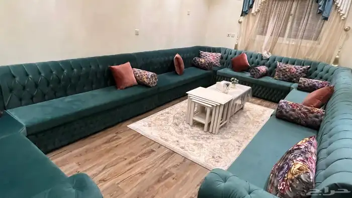 مجلس كامل طوله 5 50 وعرضه 3 30 كنب وطاولات وستاره وزوليه 3