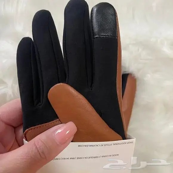 قفازات نسائية ماركة كالفن كلاين 0