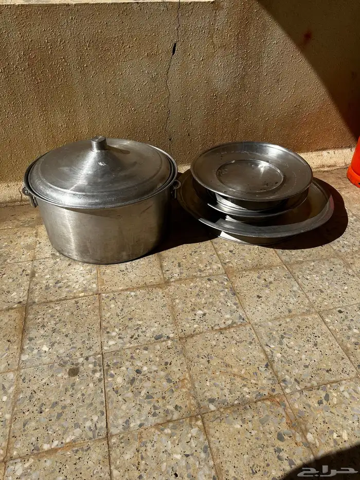 للبيع قدر ذبيحة كبير. مع صياني 0