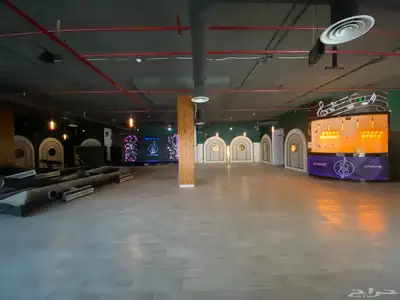 معرض للإيجار في حي قرطبة طريق الثمامة بمساحة 654 متر. 1