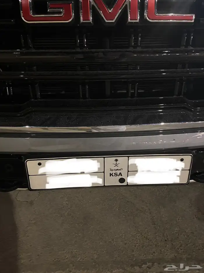 للبيع قاعده لوحه مع الإيطار تركب اغلب السيارات 94