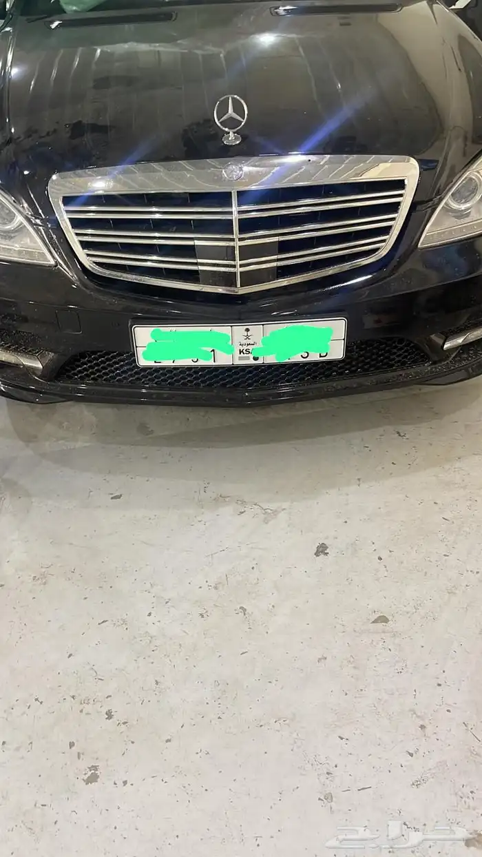 للبيع قاعده لوحه مع الإيطار تركب اغلب السيارات 69