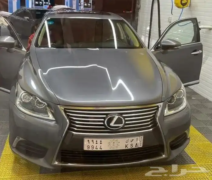 للبيع قاعده لوحه مع الإيطار تركب اغلب السيارات 18