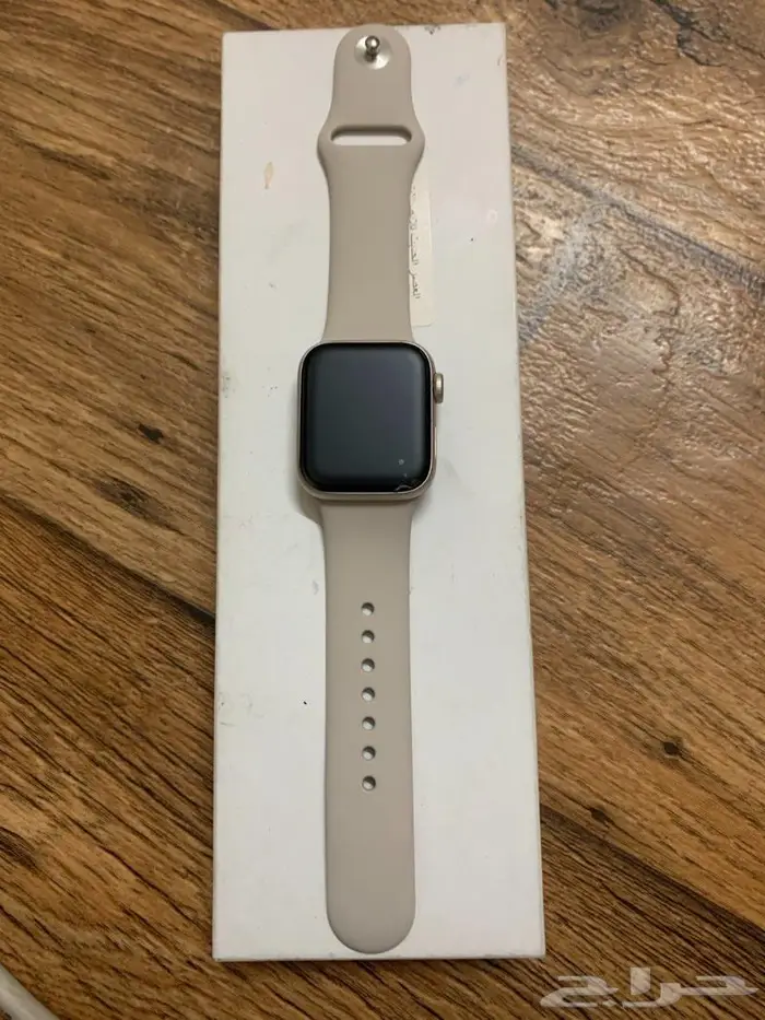 للبيع ساعة أبل SE الجيل الثاني مستعملة (بحالة ممتازة) 1