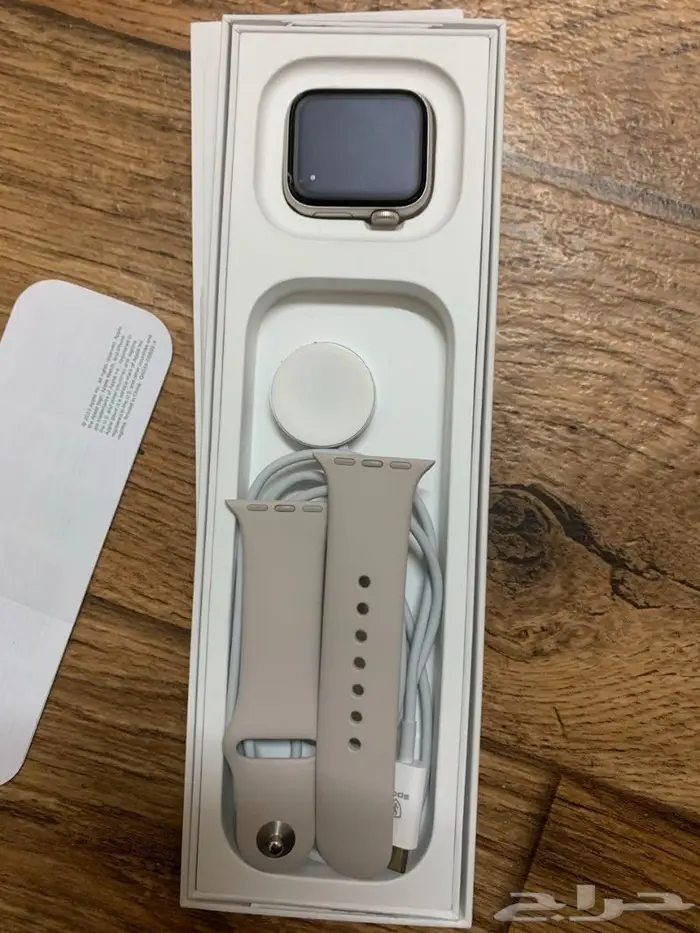 للبيع ساعة أبل SE الجيل الثاني مستعملة (بحالة ممتازة) 0