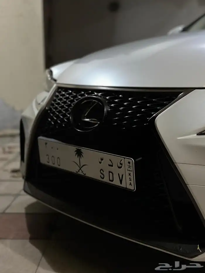 للبيع قاعده لوحه مع الإيطار تركب اغلب السيارات 41