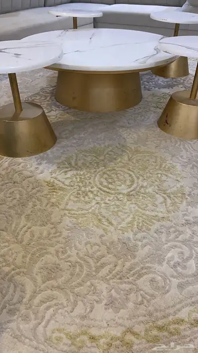 طاوله مكونه من 4صغار خدمة وحدة في النص كبيره 2