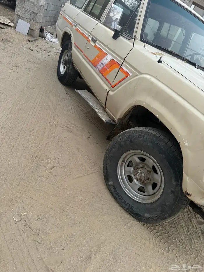 للبيع قطع غيار مستخدم تشليح جيب صالون 84 0