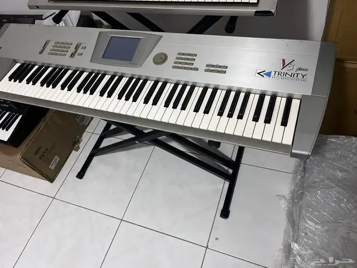 للبيع اورغ Korg V3 Pro ماوس وسامبلر وسواقة فلاشة اوربي 1