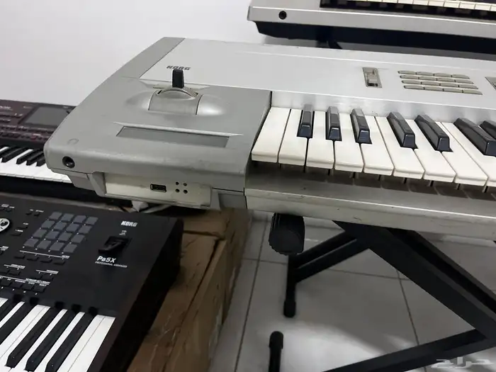للبيع اورغ Korg V3 Pro ماوس وسامبلر وسواقة فلاشة اوربي 2