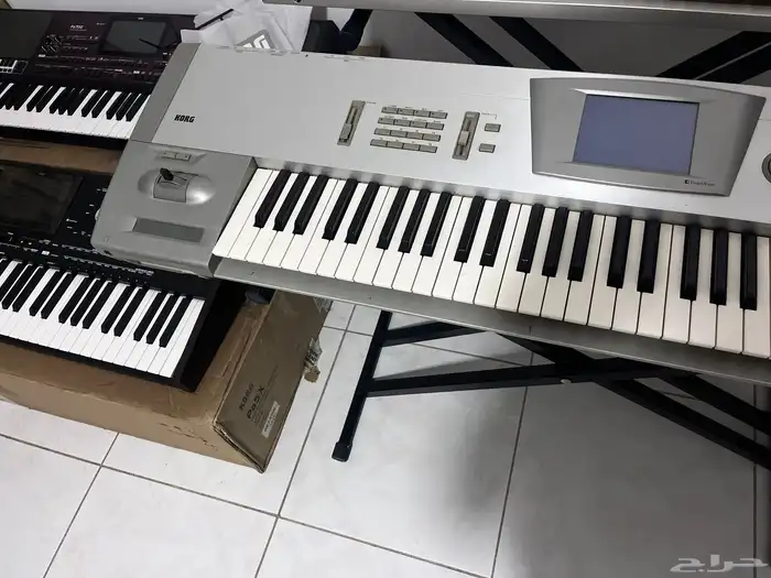 للبيع اورغ Korg V3 Pro ماوس وسامبلر وسواقة فلاشة اوربي 3
