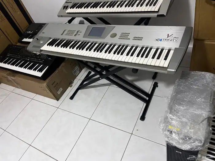 للبيع اورغ Korg V3 Pro ماوس وسامبلر وسواقة فلاشة اوربي 0
