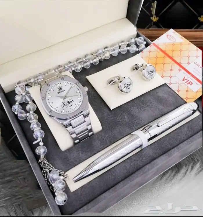 اطقم. ساعات رجالية تصميم بالإسم 2