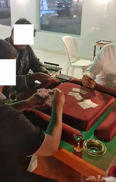 طاولات بلوت وجكارو شبه جديدة 1