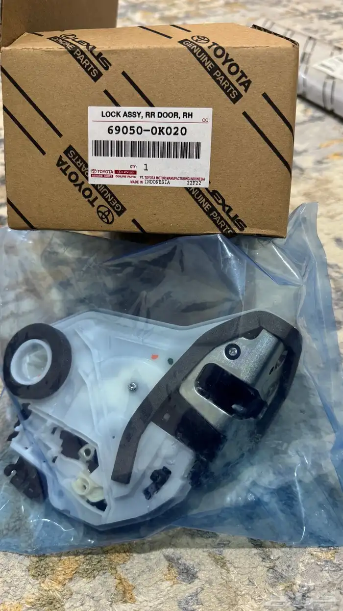 للبيع قطع غيار فورتشنر 2016 - 2025 اصلي 1