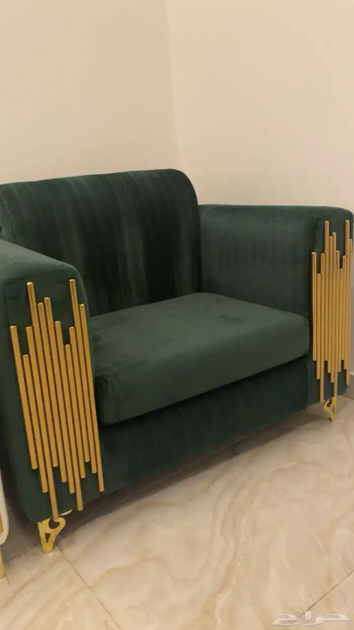 كنب للبيع مستخدم شهر ونص فقط والون الذهبي مكون استيل 1