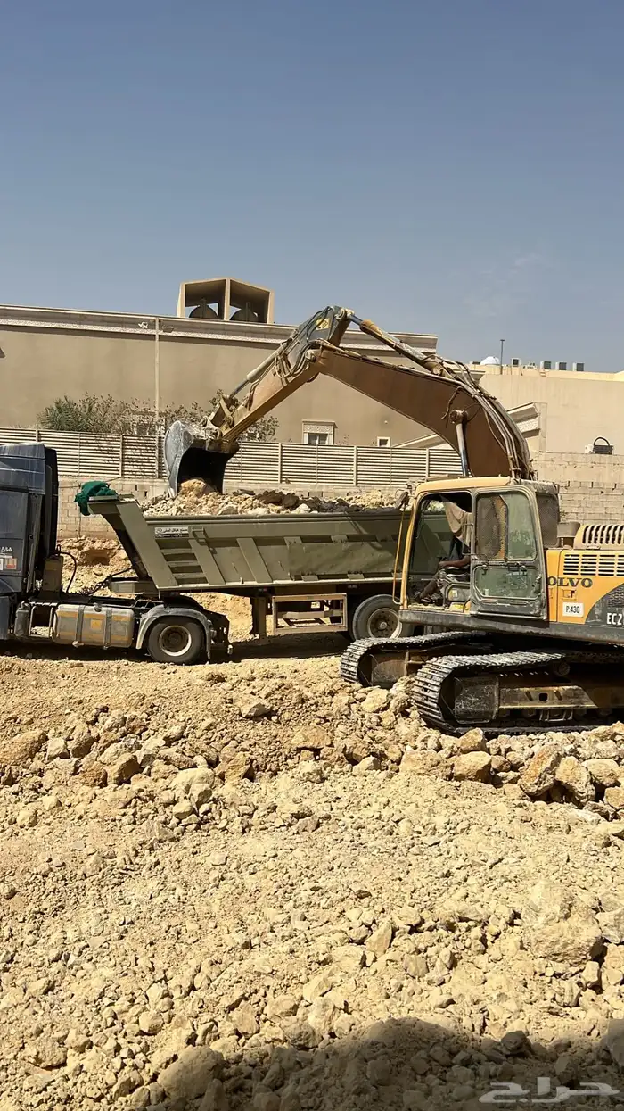 بوكلينات حفر وترحيل بافضل الاسعار 1