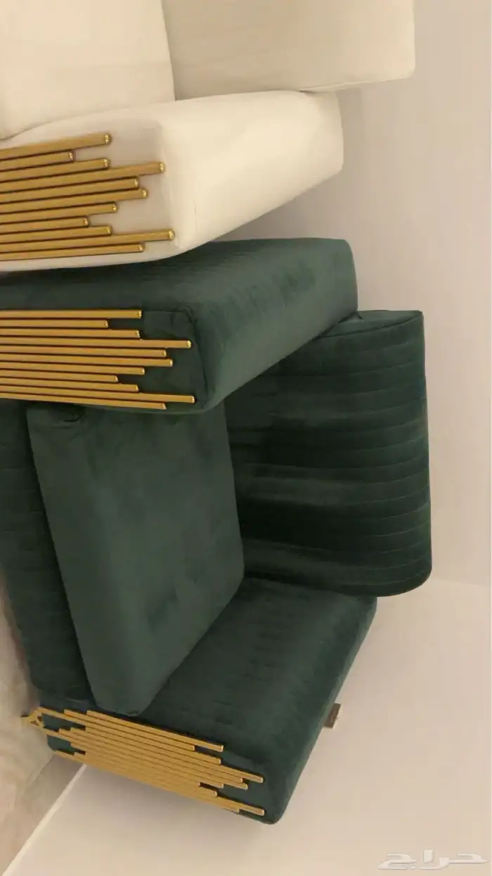 كنب للبيع مستخدم شهر ونص فقط والون الذهبي مكون استيل 4